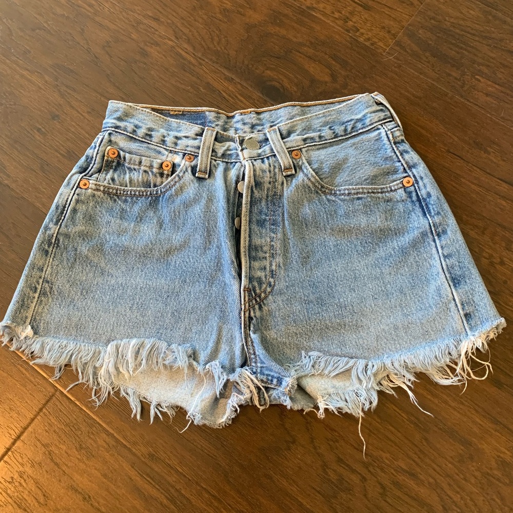 Levi’s Vintage Cut Off Shorts Size 27